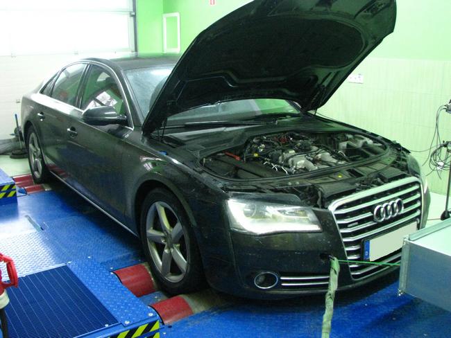Audi A8 4.2 TDI 350 KM nowy na gwarancji podczas pomiarów na hamowni Maha