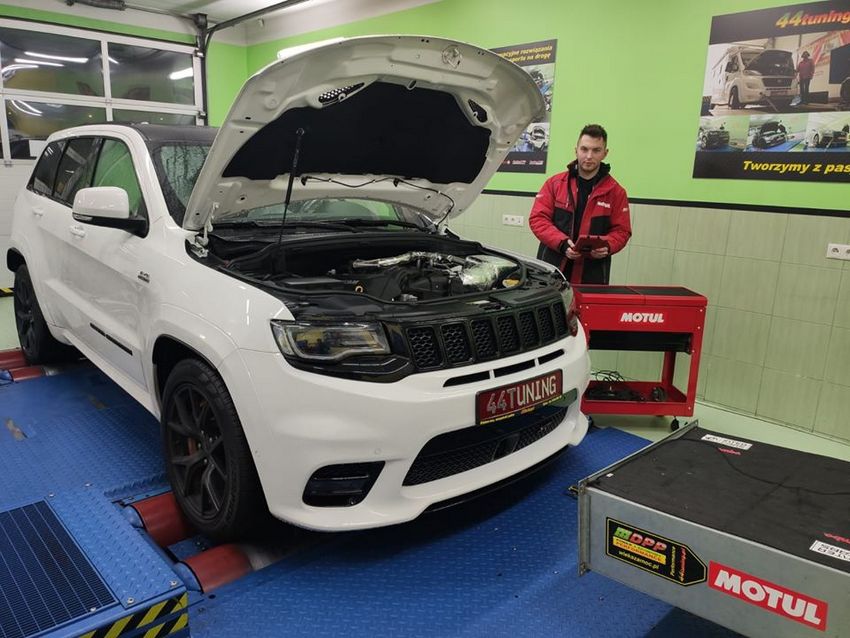 Jeep Grand Cherokee SRT 6.4 Hemi MY2 019 z indywidualnym pakietem zmniejszenia negatywnych zjawisk - samochód na gwarancji