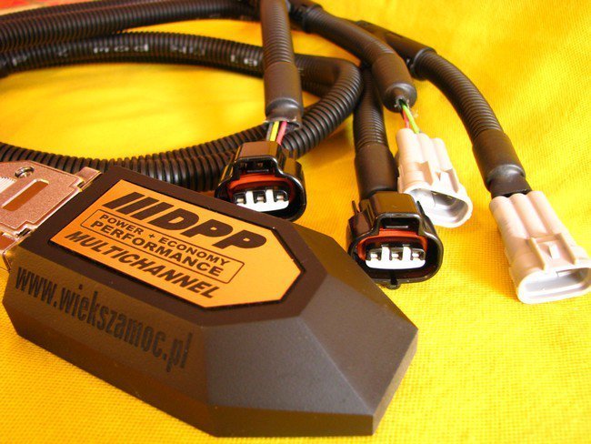 DPP Multichannel ze złączami Plug & Play - na zdjęciu z wiązkami dla systemu Denso 3PW